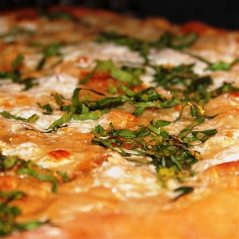 roasted-garlic-white-pizza-with-garlic-sauce-emerilscom image
