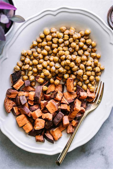 roasted-sweet-potatoes-and-chickpeas-5-ingredients image