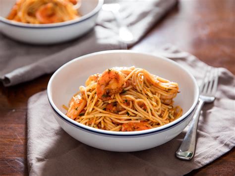 shrimp-fra-diavolo-shrimp-and-pasta-with-spicy-tomato image