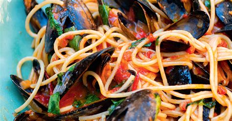 spaghetti-with-mussels-and-tomato-sauce-the-happy image