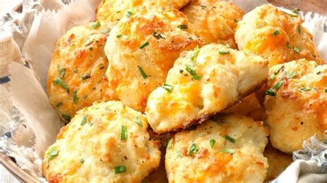 how-to-make-copycat-red-lobster-cheddar-bay-biscuits image