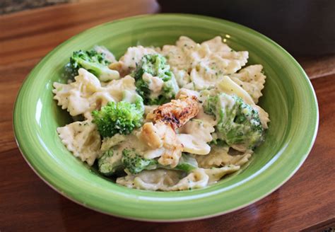chicken-and-broccoli-alfredo-30-minute-dinner image