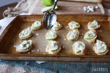 apple-gorgonzola-crostini-easy-and-decadent-appetizer image