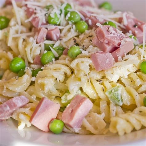 easy-pasta-salad-with-ham-and-peas-my-edible-food image