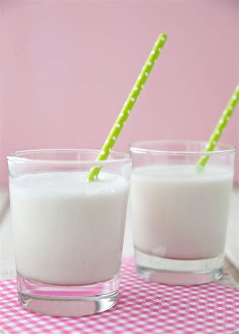 homemade-vanilla-milk-weelicious image