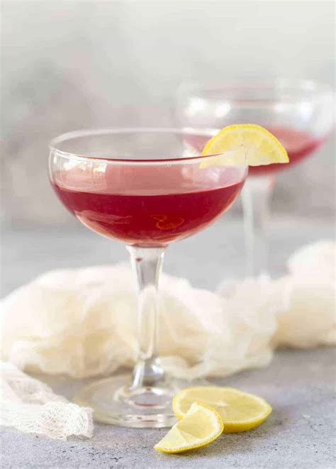 pomegranate-gin-cocktails-garnish-with-lemon image