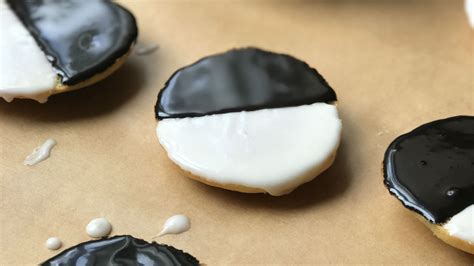 how-to-make-black-and-white-cookies-the-nosher image
