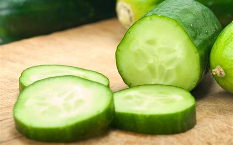 cucumbers-health-benefits-nutritional-content-and-uses image