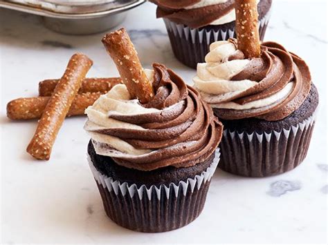 how-to-make-swirl-cupcake-frosting-food-network image