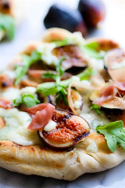 grilled-pizza-with-fig-prosciutto-and-blue-cheese image