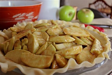 the-best-apple-crumb-pie-ever-the-mountain-kitchen image