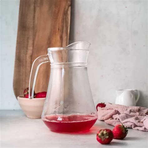 strawberry-iced-tea-everyday-eileen image