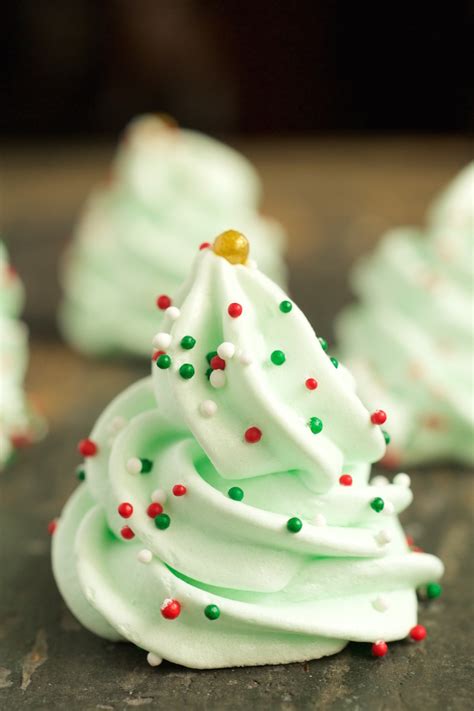 vanilla-mint-christmas-tree-meringues image
