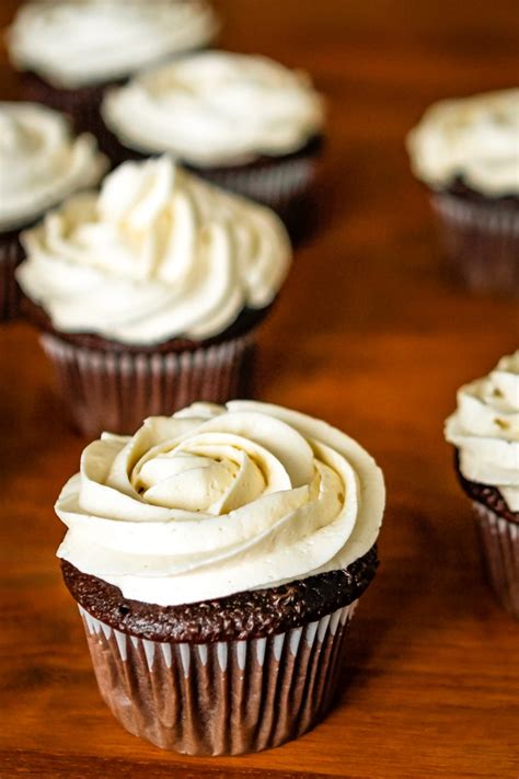 whipped-buttercream-frosting-4-ingredients image