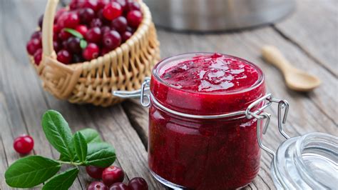 read-this-before-eating-canned-cranberry-sauce image