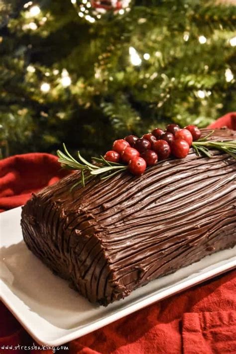 yule-log-cake-bche-de-nol-stress-baking image