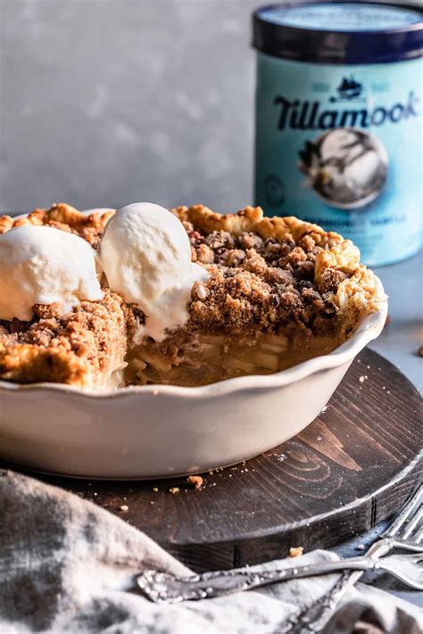 pear-pie-with-pecan-cinnamon-streusel-one-sarcastic image