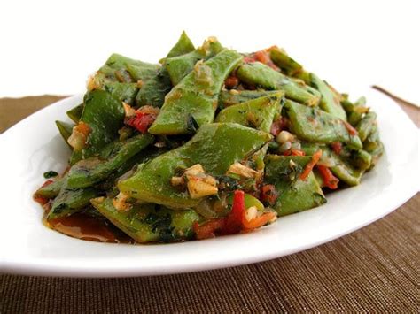 lebanese-style-green-beans-in-olive-oil image