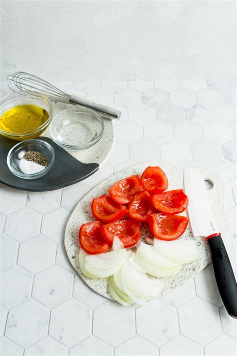 moroccan-tomato-and-onion-salad-marocmama image