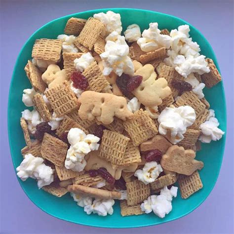 cinnamon-crunch-snack-mix-unl-food image