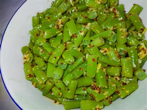 easy-mustard-green-beans-with-garlic-and-lemon-go image