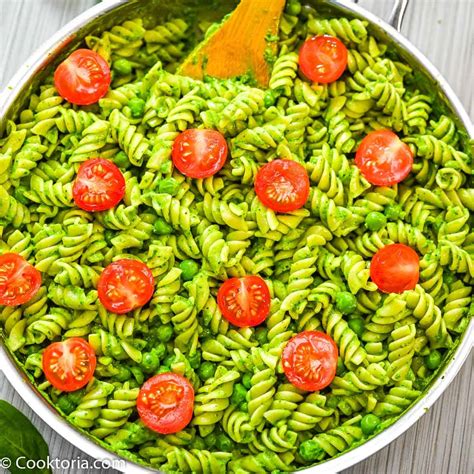 pasta-with-spinach-sauce-cooktoria image