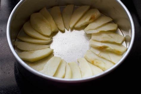 apple-upside-down-cake-without-eggs-dassanas-veg image