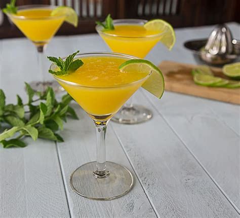 frozen-mango-rum-cocktail-with-mint-analidas-ethnic image