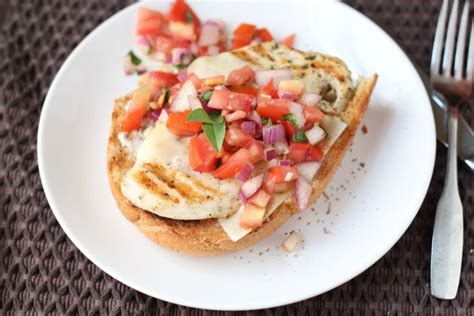 open-faced-chicken-bruschetta-sandwich image