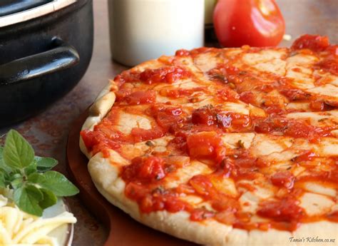 epic-italian-pizza-sauce-tanias-kitchen image