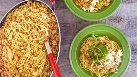 chicken-chili-cowboy-spaghetti-recipe-rachael-ray image