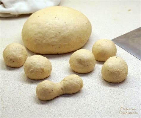 pan-de-muerto-mexican-day-of-the-dead-bread image