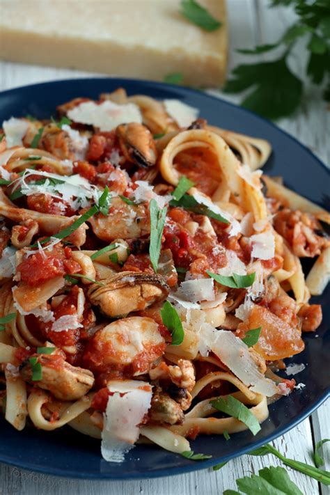 seafood-pasta-linguine-in-chunky-tomato-sauce-foxy image
