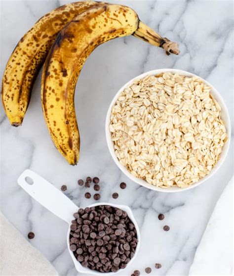3-ingredient-banana-oatmeal-cookies-with-chocolate image
