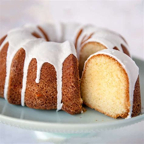 classic-vanilla-bundt-cake-video-tutorial-sugar image