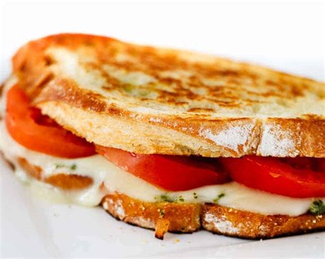 easy-grilled-caprese-sandwich-10-minutes-i-heart image
