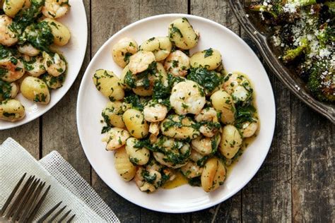 pesto-shrimp-gnocchi-with-roasted-broccoli-blue image