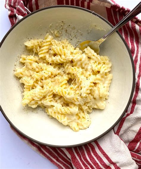 easy-20-minute-mac-and-cheese-the-zillennial-cook image