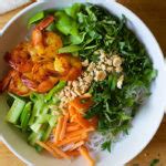 shrimp-noodle-bowl-recipe-the-beachbody-blog image