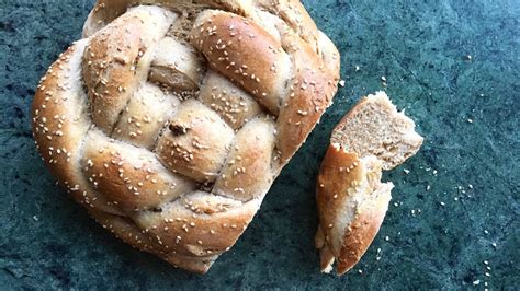 best-whole-wheat-challah-recipe-how-to-make image