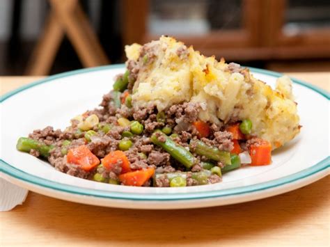 slow-cooker-ground-beef-and-mashed-potato-casserole image