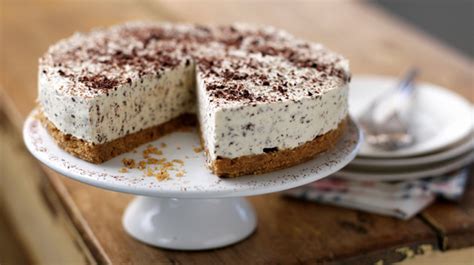 this-irish-cream-and-chocolate-cheesecake-recipe-looks image