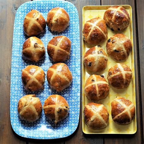hot-cross-buns-easy-no-knead-recipe-moorlands-eater image