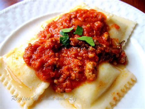 cheese-ravioli-with-bolognese-sauce-2-sisters image