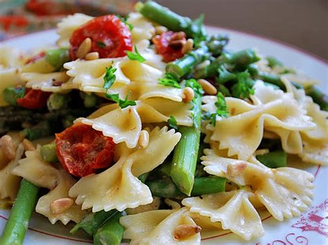 bow-tie-pasta-with-oven-dried-tomatoes-asparagus image
