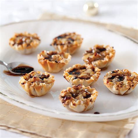 fig-and-blue-cheese-tartlets-paula-deen-magazine image