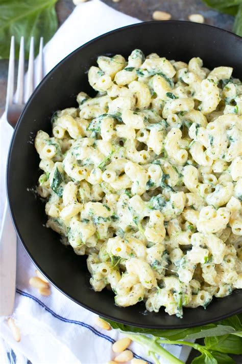 creamy-spinach-mac-and-cheese-cookin-with-mima image