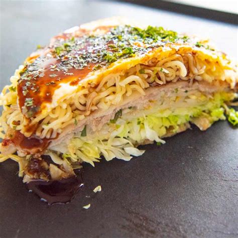hiroshima-okonomiyaki-recipetin-japan image