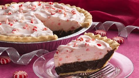peppermint-mallow-chocolate-cream-pie image
