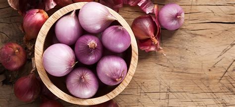 what-is-a-shallot-benefits-uses-and-how-to-cook-with image